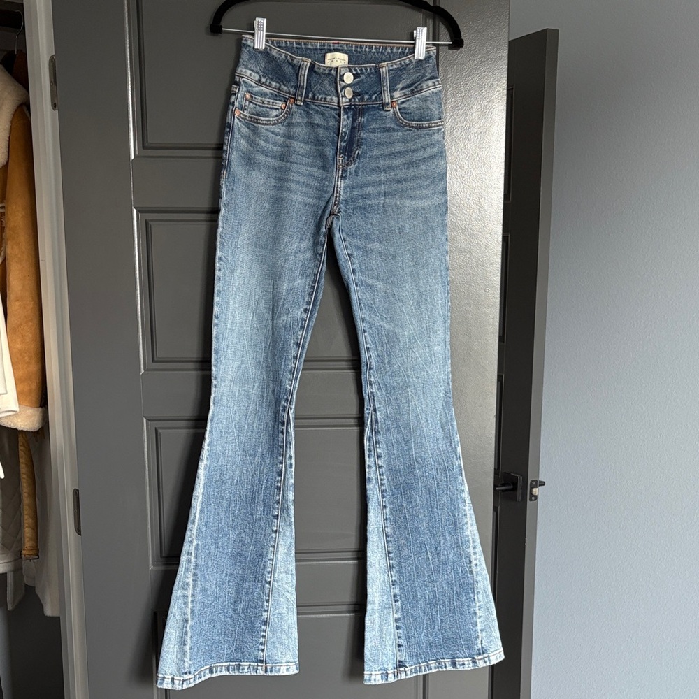 Alice + Olivia Bell Bottom Flared Jeans